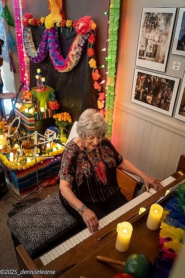 Caroline Dahl, boogie woogie piano player at the 2024 Headlands Center for the Arts Annual Benefit Art Auction